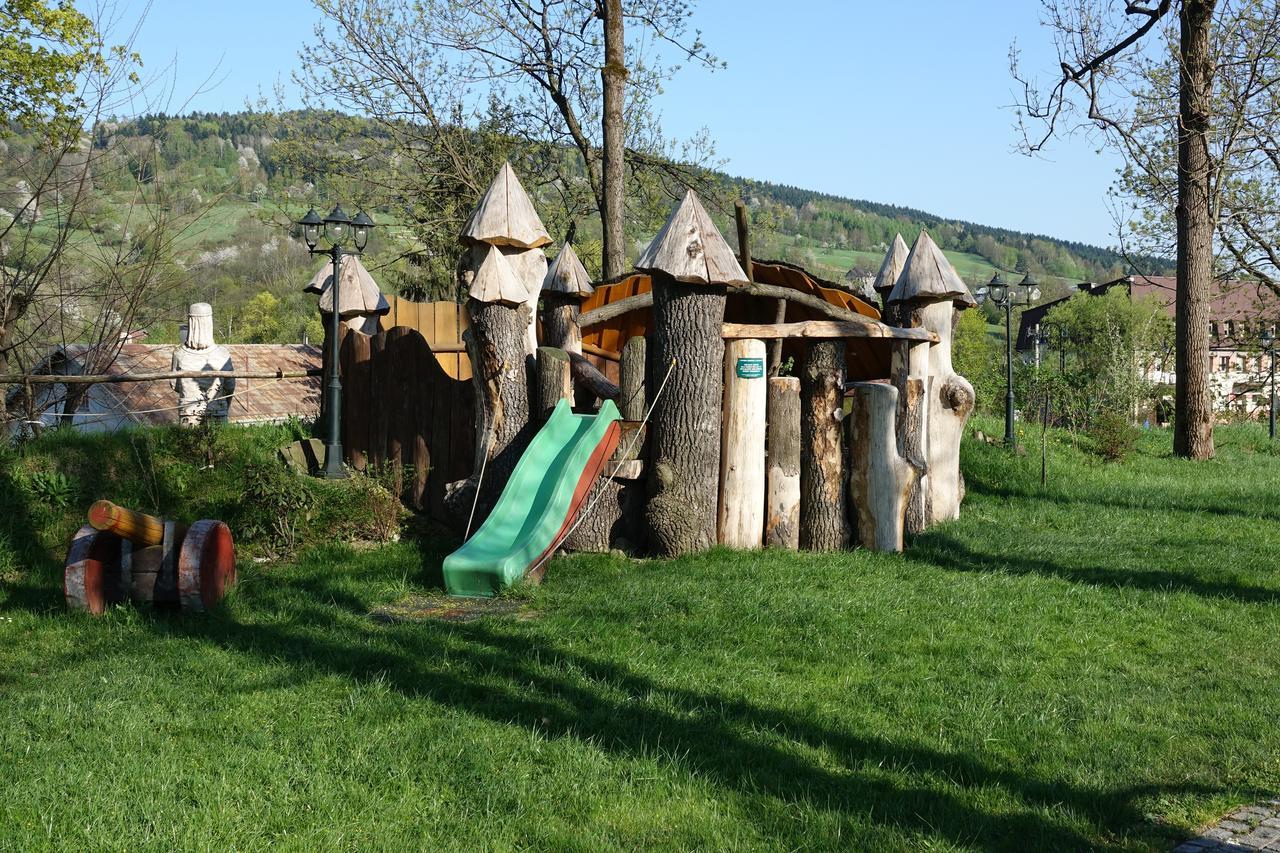 Gosciniec Dworski W Ropie - Pokoje Goscinne Ropa Luaran gambar